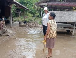 Anggota DPRD Parimo Tinjau Rumah Warga Sausu Auma Terdampak Lumpur Banjir