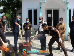Kejari Parimo Musnahkan 207 Barang Bukti dari 41 Perkara Inkracht