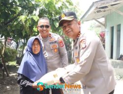 180 Warga Sidole Timur Terima Bansos Beras dari Kapolres Parimo dan Bhayangkari