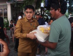 Peduli Korban Banjir, Bupati dan Wabup Parimo Langsung Salurkan Bantuan