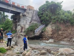Banjir Gerus Fondasi, Jembatan Baliara Terancam Ambruk